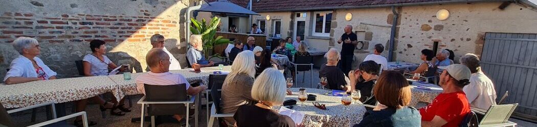 Présentation de la saison du Théâtre des Ilets à la table du Poête